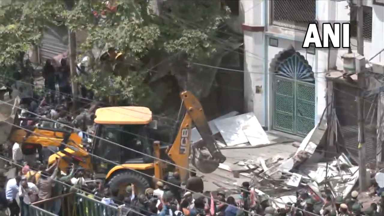 సుప్రీం స్టే ఇచ్చినా.. ఆగ‌ని బుల్డోజ‌ర్లు.. వీడియోలు