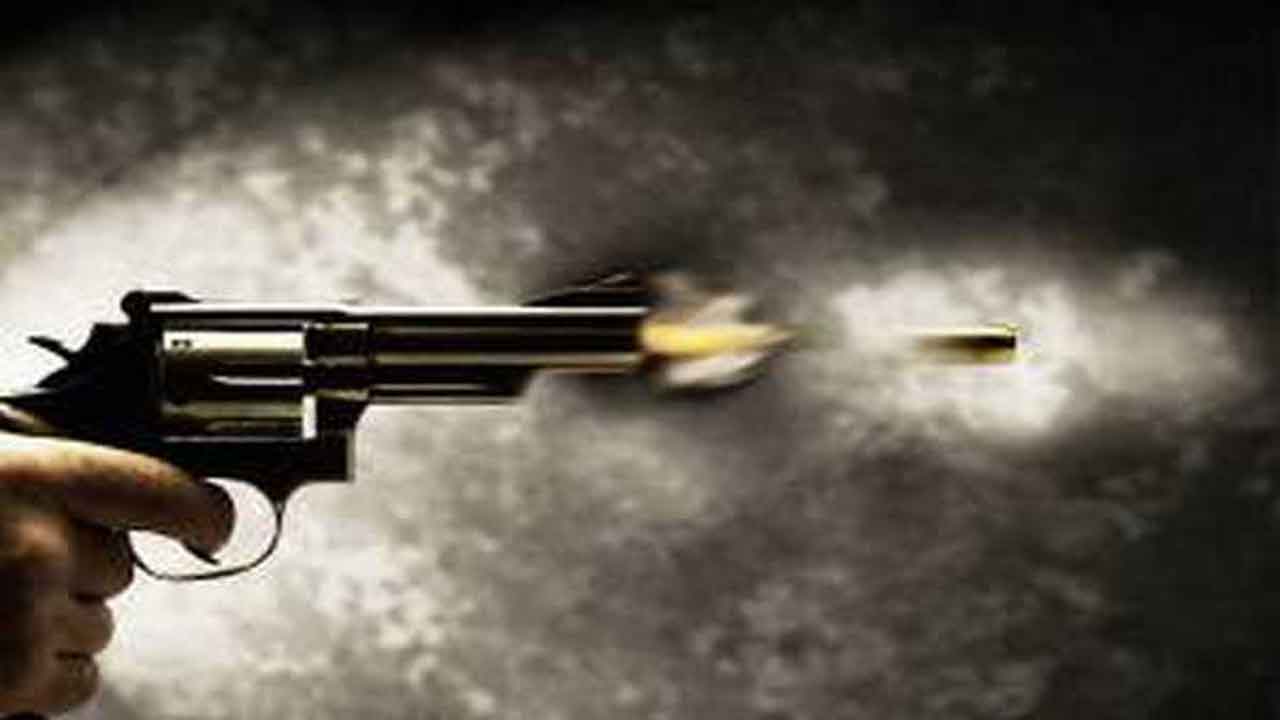 Gun Shots @ ORR | హైద‌రాబాద్ శివారుల్లో కాల్పుల క‌ల‌క‌లం