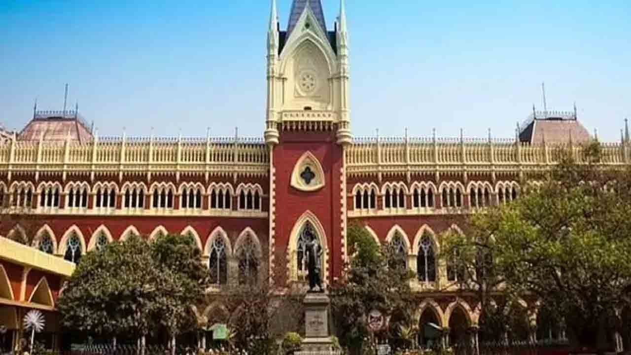 బాధితురాలి ఛాతీని తాకితే లైంగిక వేధింపులుగా ప‌రిగ‌ణించాలి : హైకోర్టు