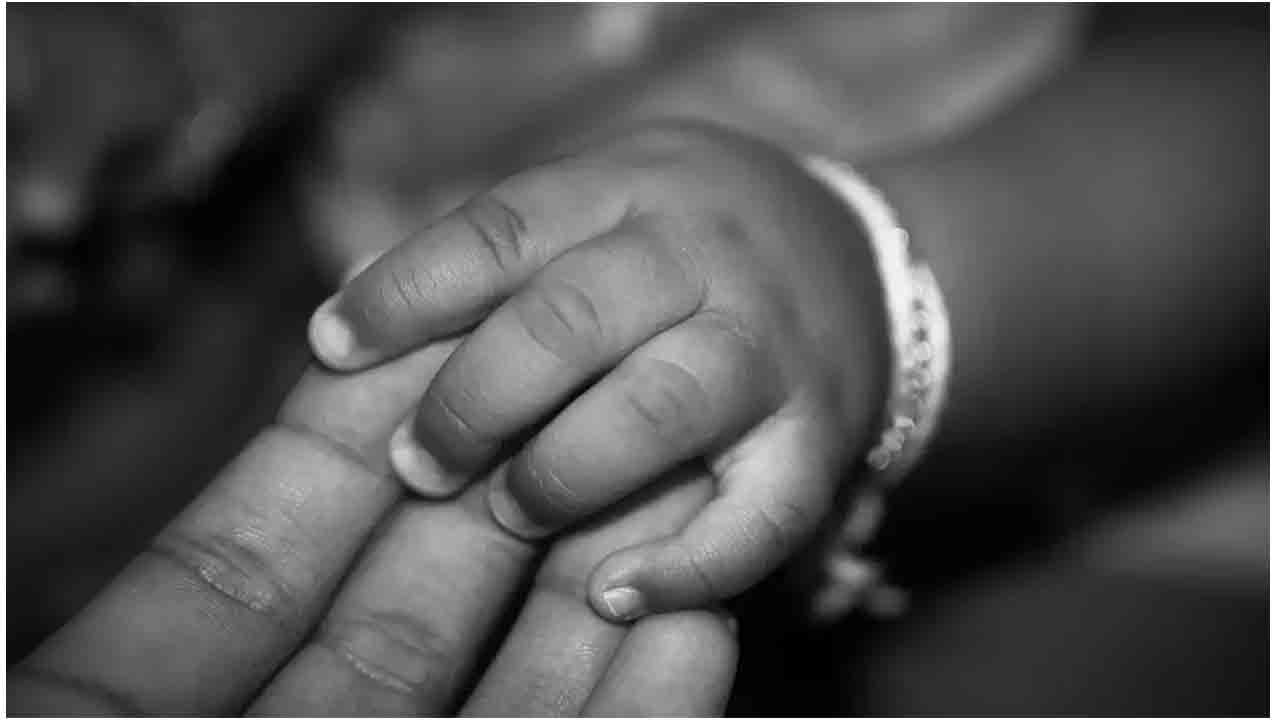 దారుణం : ప్రియురాలి కూతురును హింసించి క‌డ‌తేర్చాడు!