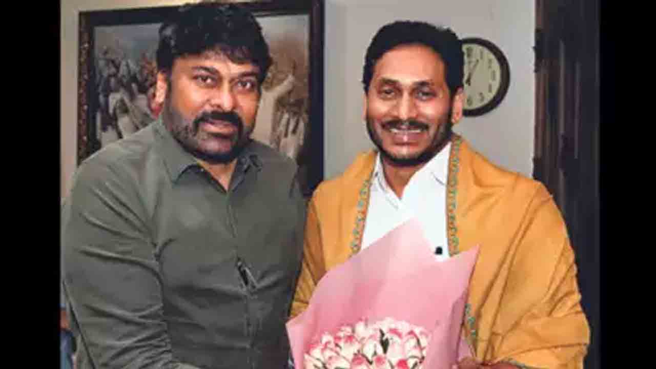 Acharya | చిరంజీవి ‘ఆచార్య’ ప్రీ రిలీజ్ ఈవెంట్‌కు గెస్ట్‌గా సీఎం జ‌గ‌న్‌..!