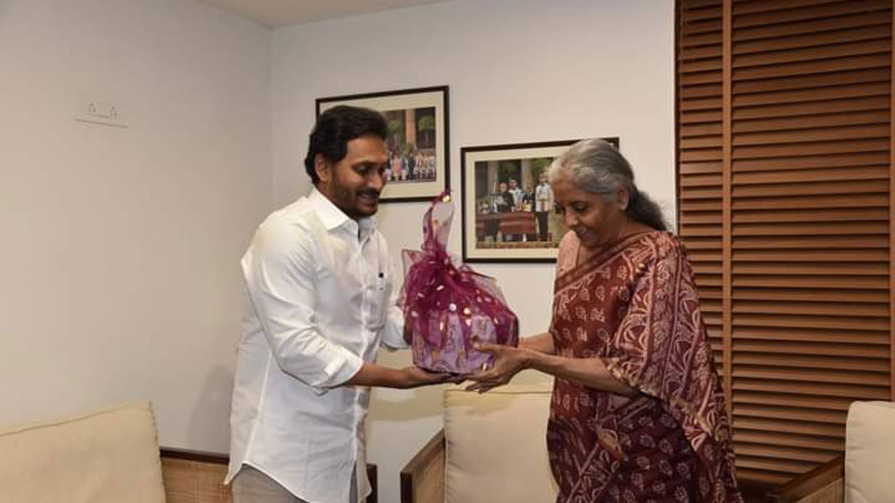 అమిత్‌షా, నిర్మ‌లా సీతారామ‌న్‌తో భేటీ అయిన ఏపీ సీఎం జ‌గ‌న్