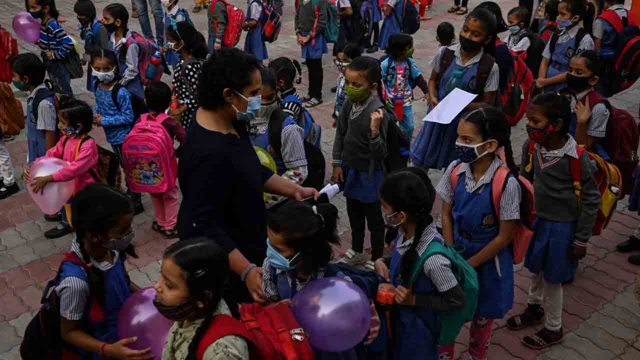 దేశంలో కొత్తగా 949 మందికి కరోనా పాజిటివ్‌