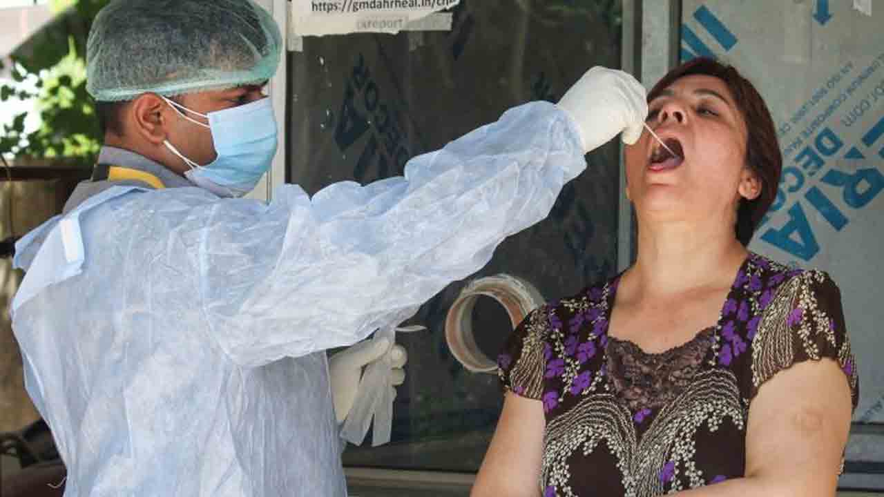 దేశంలో భారీగా పెరిగిన కరోనా కేసులు, మరణాలు..