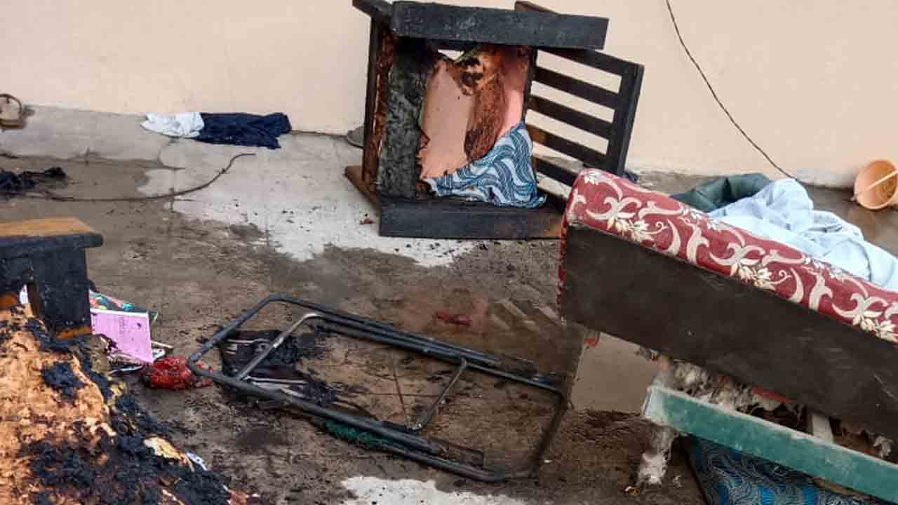 Crime news | ఎలక్ట్రిక్‌ బైక్‌ బ్యాటరీ పేలి ఒకరి మృతి ..మరో ముగ్గురికి తీవ్ర గాయాలు