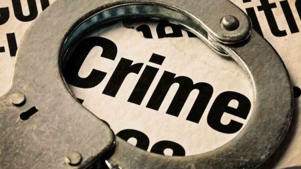 వివాహేత‌ర సంబంధం : అనుమానంతో భార్య‌, అత్త‌పై దాడి!