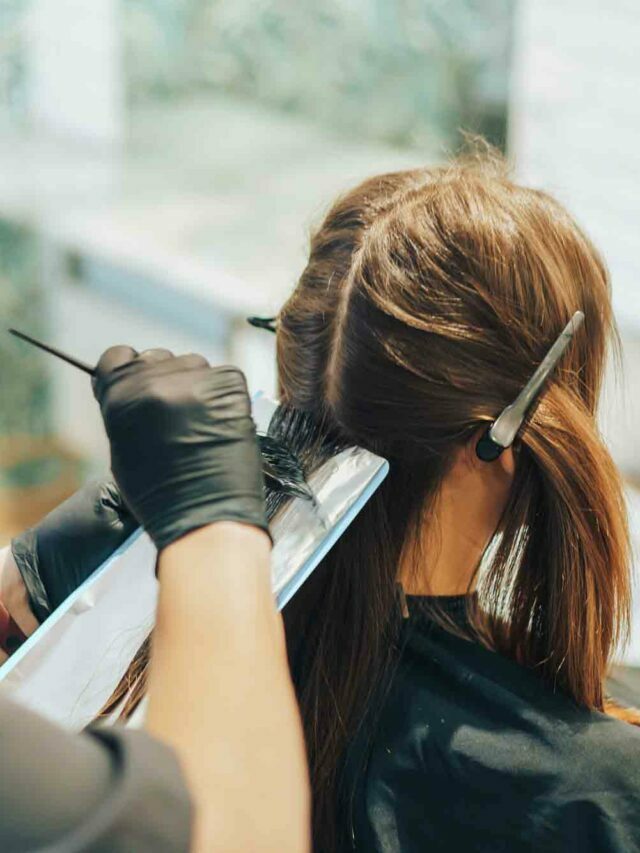 జుట్టుకు రంగు వేస్తున్నారా? ఇలా చేస్తే మీ వెంట్రుక‌లు అంతే!!