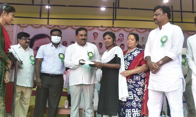 తెలంగాణలోనే ఉద్యోగ, ఉపాధి అవకాశాలు