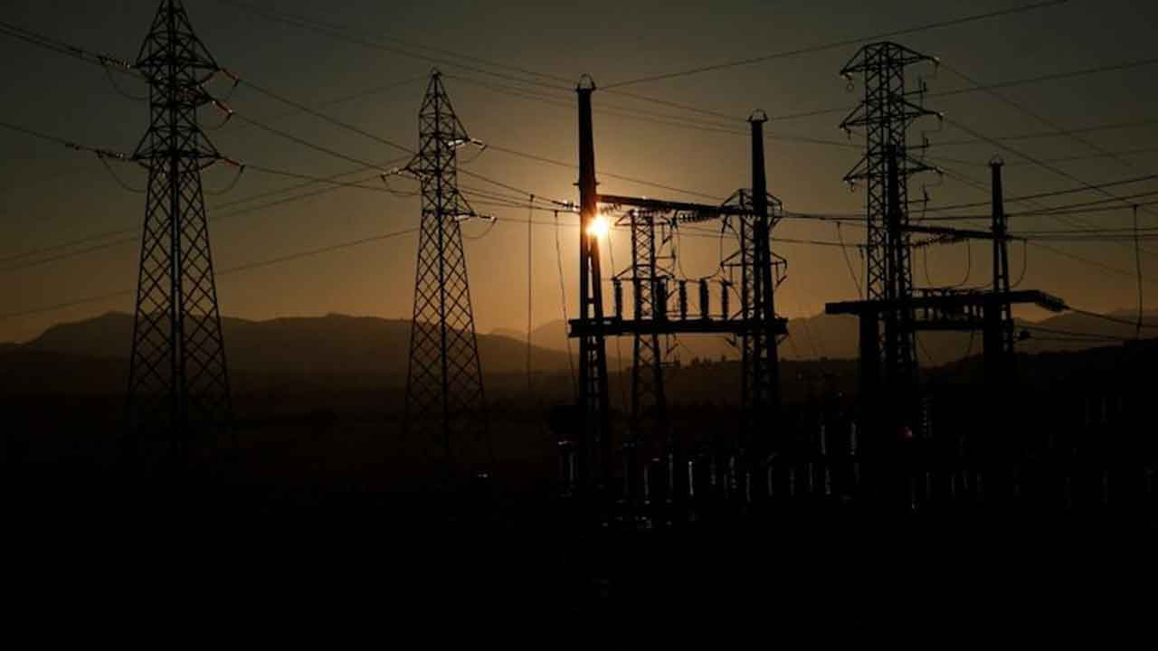 తీవ్ర బొగ్గు కొర‌త‌.. ఢిల్లీ మెట్రో, హాస్పిట‌ళ్ల‌కు ప‌వ‌ర్ క‌ట్‌