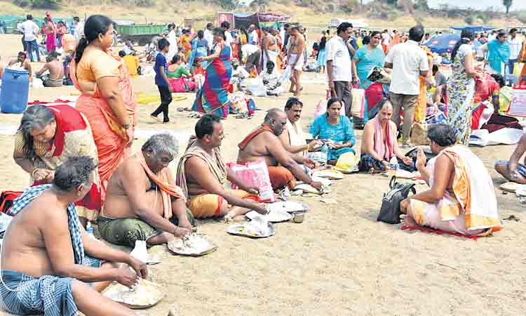 ప్రాణహితకు భక్తజన ప్రవాహం