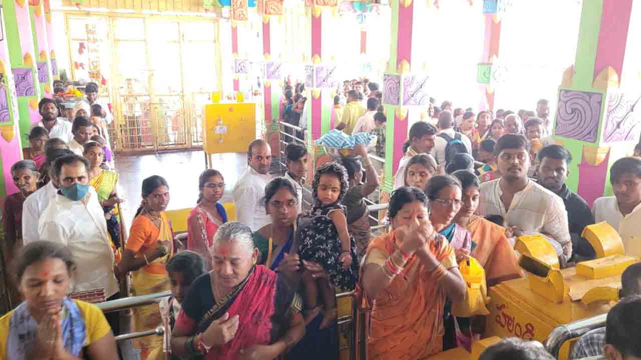 Edupayala | ఏడుపాయలలో భక్తుల సందడి