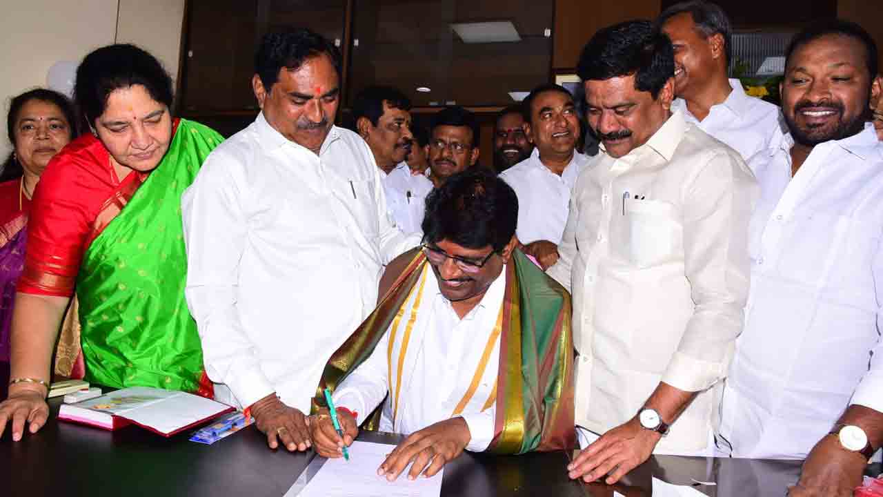 కష్టపడి పనిచేసే వారిని సీఎం కేసీఆర్ గుర్తిస్తారు : మంత్రి ఎర్రబెల్లి