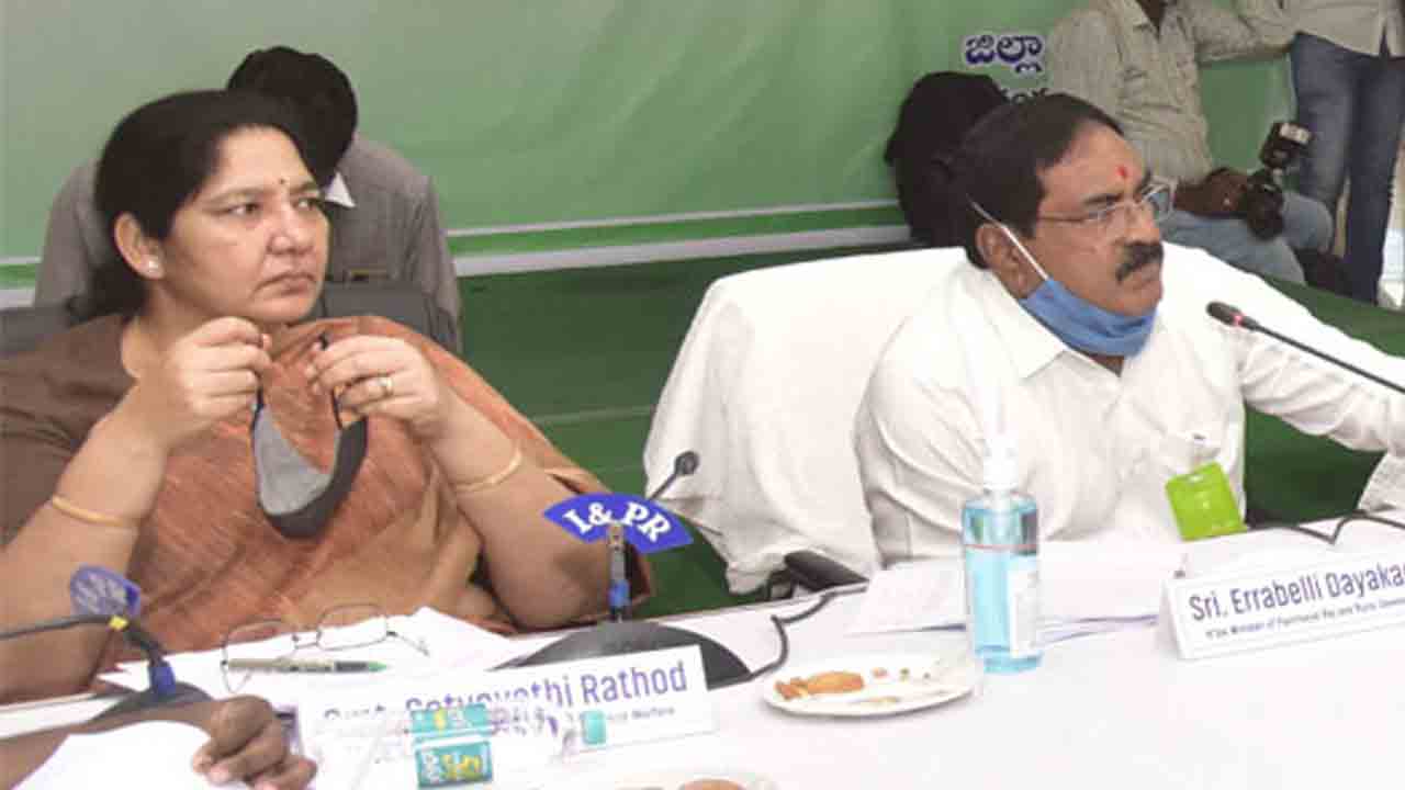 మాందారిపేట ఘటనపై దిగ్భ్రాంతి వ్యక్తం చేసిన మంత్రులు ఎర్రబెల్లి, సత్యవతి