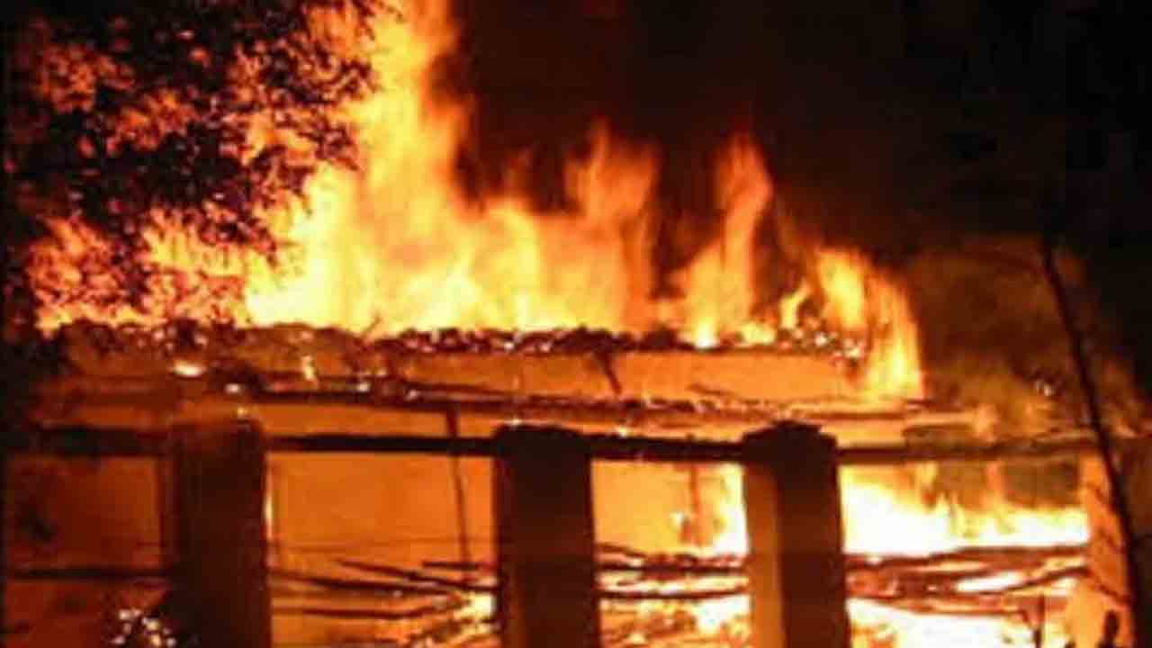 గుడిసెలో చెలరేగిన మంటలు.. ఏడుగురు సజీవదహనం