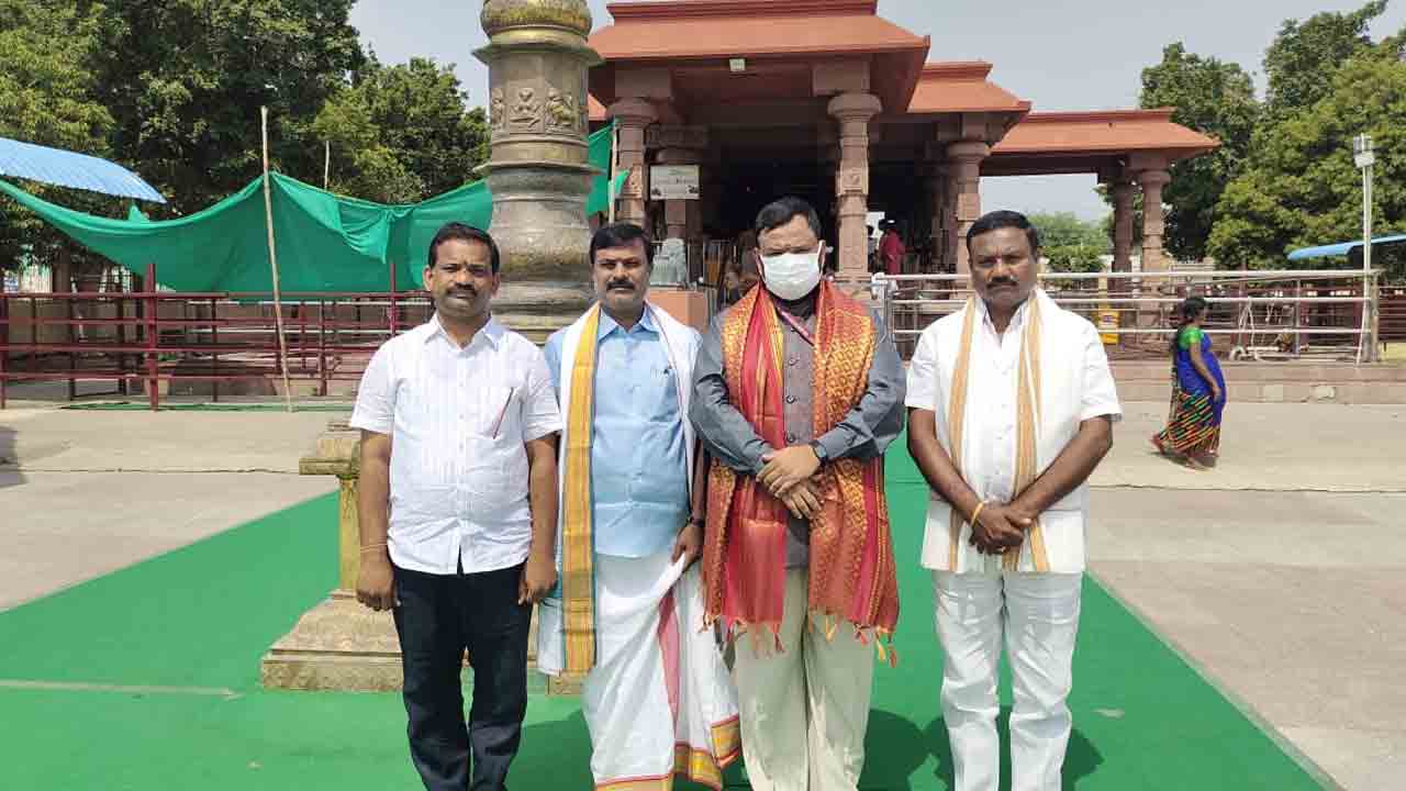 Jogulamba Gdwala | జోగుళాంబ సన్నిధిలో డాక్టర్‌ తాడేపల్లి పూజలు