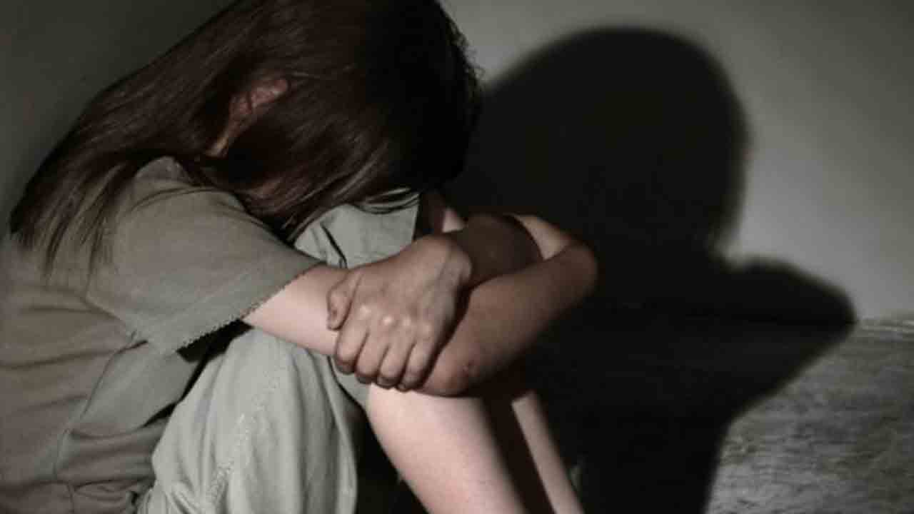 Crime news | బాలికను గర్భవతిని చేసిన కానిస్టేబుల్