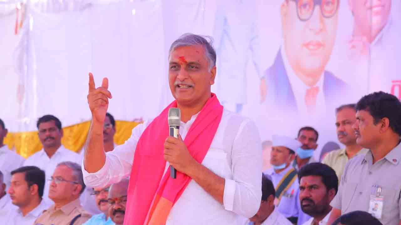 పటాన్‌చెరులో ఉచిత కోచింగ్‌ సెంటర్‌ను ప్రారంభింని మంత్రి హరీశ్‌రావు