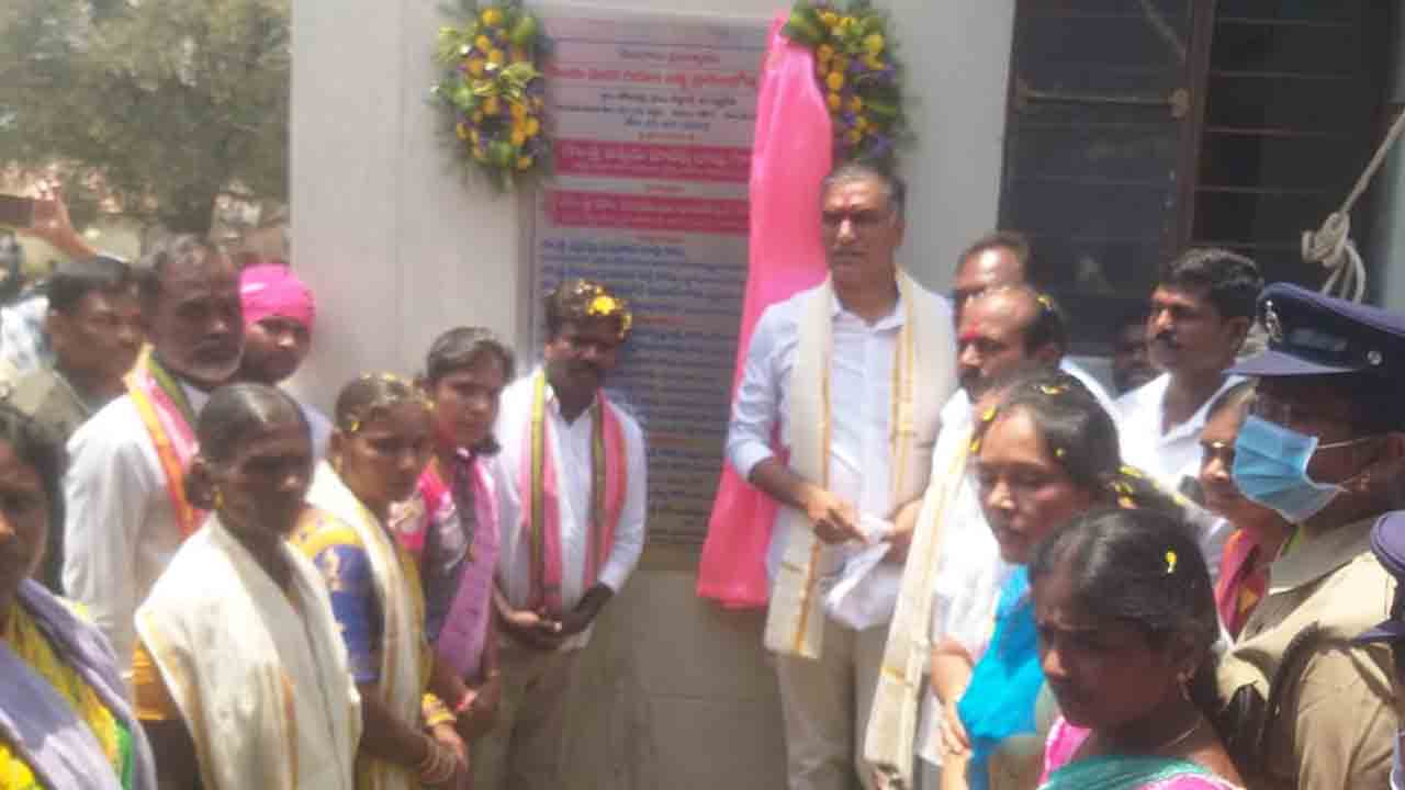 తోటపల్లిలో పలు అభివృద్ధి పనులను ప్రారంభించిన మంత్రి హరీశ్‌రావు