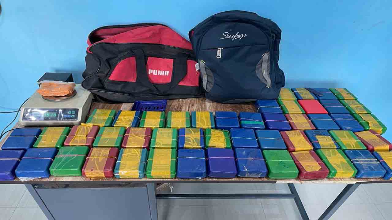 భారీ డ్ర‌గ్ రాకెట్ ర‌ట్టు : రూ 7.5 కోట్ల విలువైన హెరాయిన్ స్వాధీనం