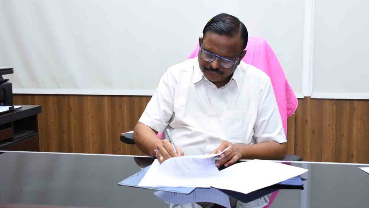 సమాచార పౌర సంబంధాల శాఖ డైరెక్టర్‌గా బాధ్యతలు స్వీకరించిన రాజమౌళి