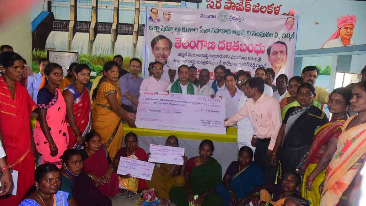 వారికి శాశ్వత ఉపాధి క‌ల్పించేందుకు సీఎం కేసీఆర్‌ కృషి : మంత్రి ఐకే రెడ్డి