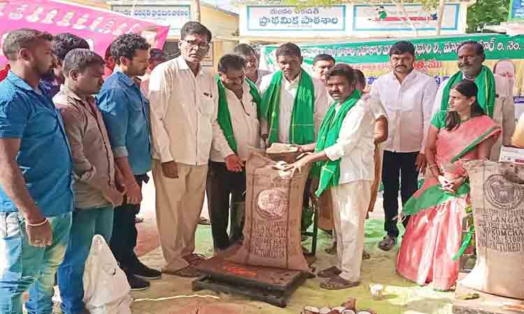 రైతులు దళారులను నమ్మి నష్టపోవద్దు