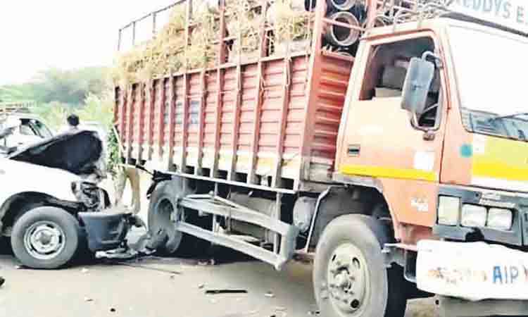 నెత్తురోడిన రహదారులు