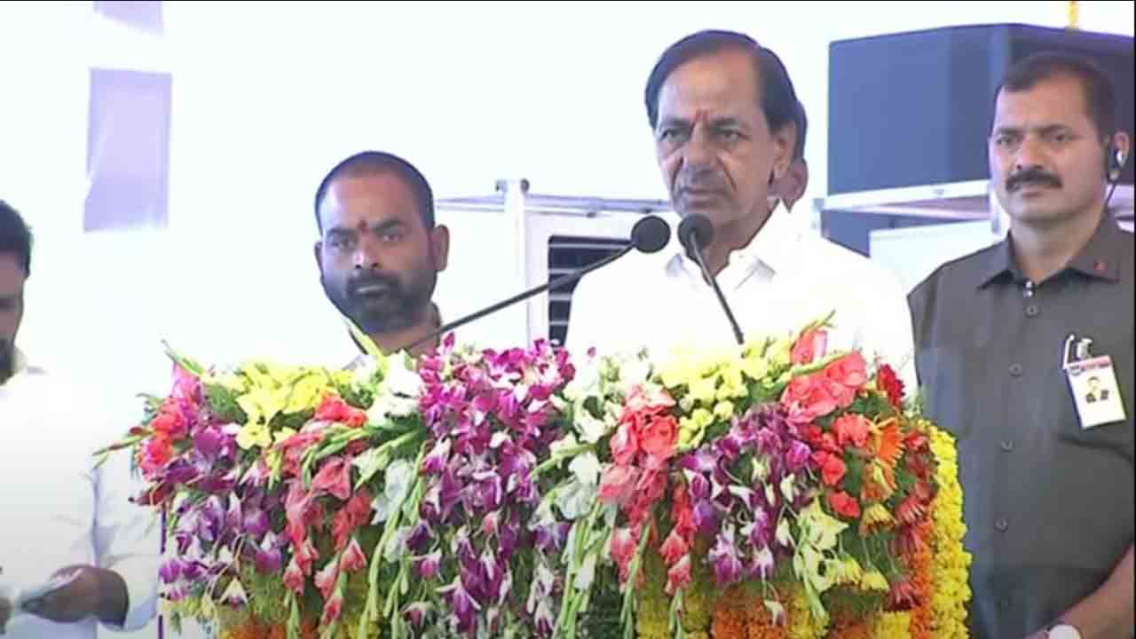 పేదరికంతో ప్రజలు వైద్యానికి దూరం కాకూడదు : సీఎం కేసీఆర్