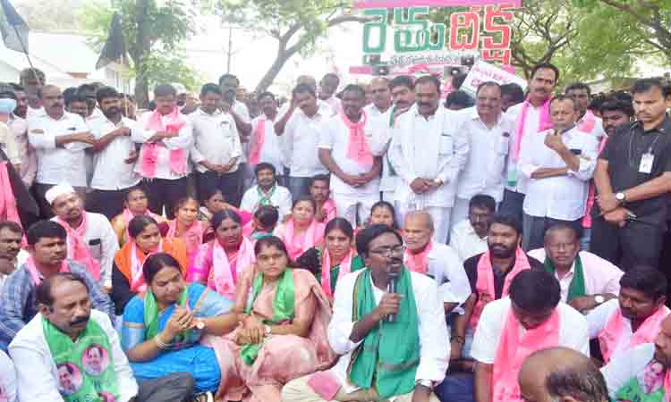 ఉమ్మడి జిల్లాల్లో రైతు దీక్షలు విజయవంతం