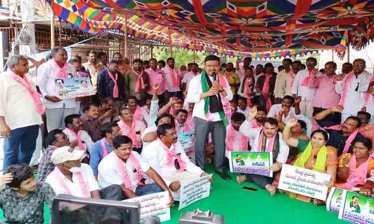 అన్నదాతలను విస్మరిస్తే అష్ట దిగ్బంధం