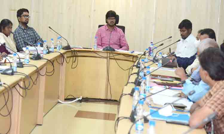 దళితబంధు యూనిట్ల గ్రౌండింగ్‌ ప్రారంభించాలి