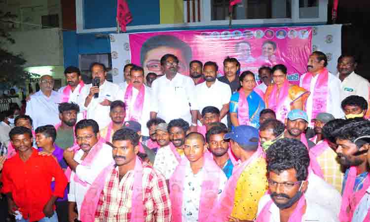 కేసీఆర్‌ దేవుడు.. మంత్రి అయ్యే అవకాశమిచ్చారు..