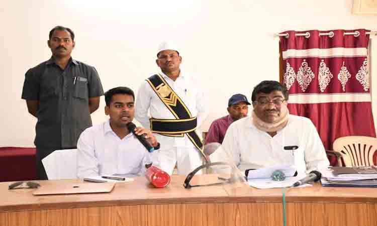 టిక్కెట్లు లేని వ్యక్తులను సెక్టార్లలోకి అనుమతించవద్దు