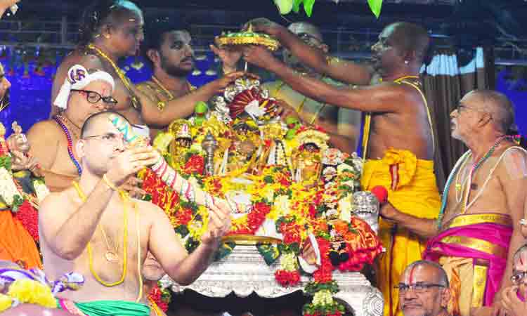 రాజాధిరాజా.. రఘు వంశ తిలకా