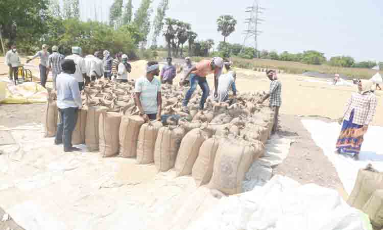 రైతులకు అండగా నిలిచిన  సీఎం కేసీఆర్‌