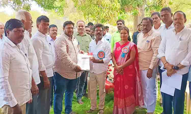 ఆర్థికాభివృద్ధి సాధించాలి