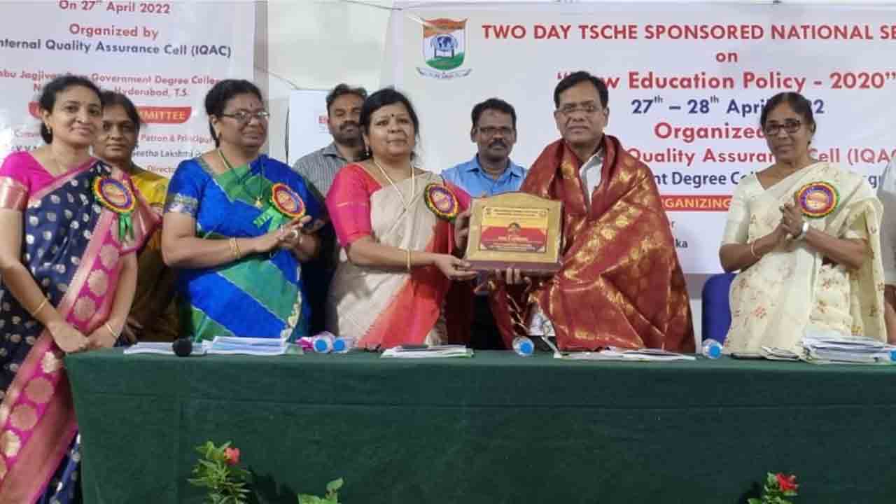 నూతన విద్యా విధానంతో టెక్నాలజీ అభివృద్ధి : ప్రొఫెసర్‌ ఆర్.లింబ్రాది