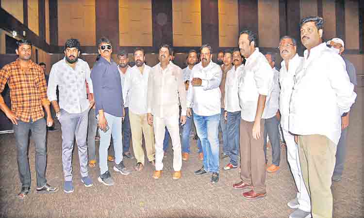 టీఆర్‌ఎస్‌ ఆవిర్భావ వేడుకకు హెచ్‌ఐసీసీ ముస్తాబు