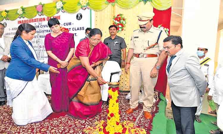 కోర్టుల్లో మౌలిక వసతులు కల్పిస్తాం