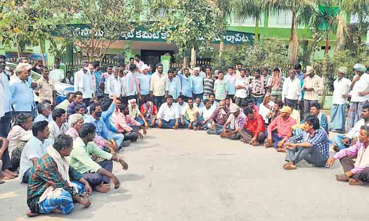 ఏపీలో కోత.. మన రైతుకు వాత