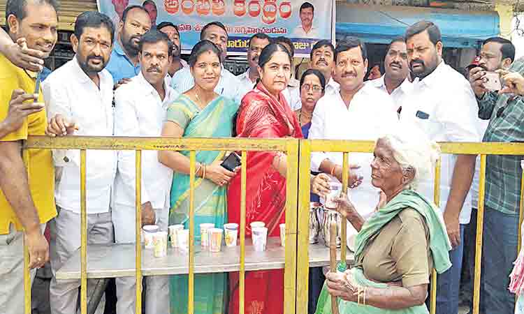 నర్సాపూర్‌ పట్టణంలో అంబలి కేంద్రం