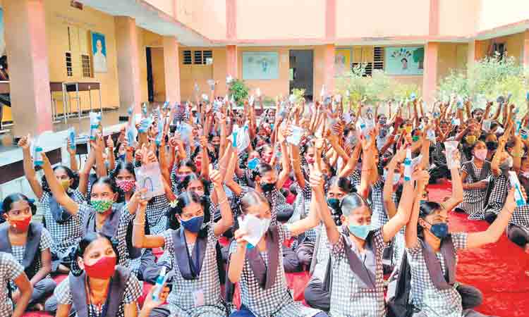 సమాజ సేవకు సాధన చేస్తూ..