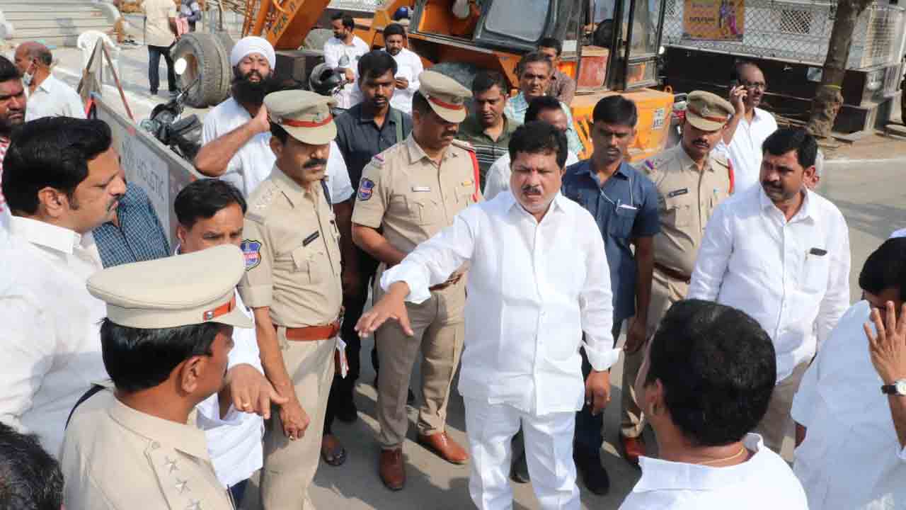 భక్తులకు అసౌకర్యం కలగకుండా పక్కగా ఏర్పాట్లు : ఎమ్మెల్యే మాధవరం