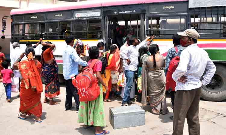 విద్యార్థుల ఇంటిబాట