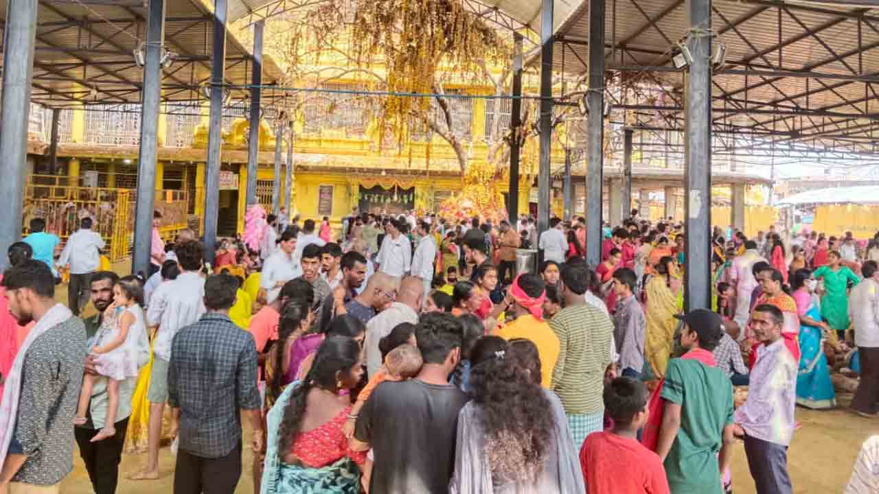 Mallanna temple : మల్లన్న క్షేత్రంలో భక్తుల సందడి