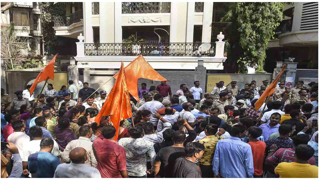 ప్ర‌ధాని మోదీ ఇంటి ముందు హ‌నుమాన్ చాలీసా చ‌ద‌వండి : శివ‌సేన‌