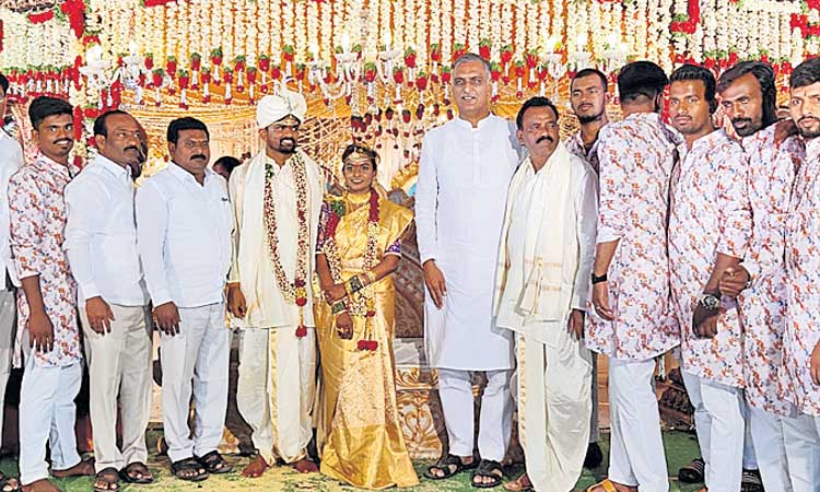 శుభకార్యాలకు మంత్రి హరీశ్‌రావు హాజరు