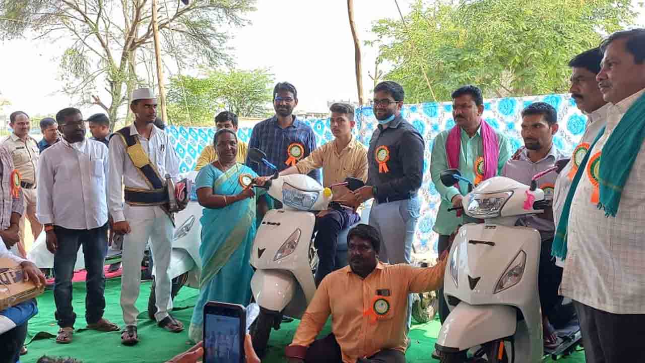 దివ్యాంగుల సంక్షేమానికి ప్రభుత్వం కృషి : వరుణ్ రెడ్డి