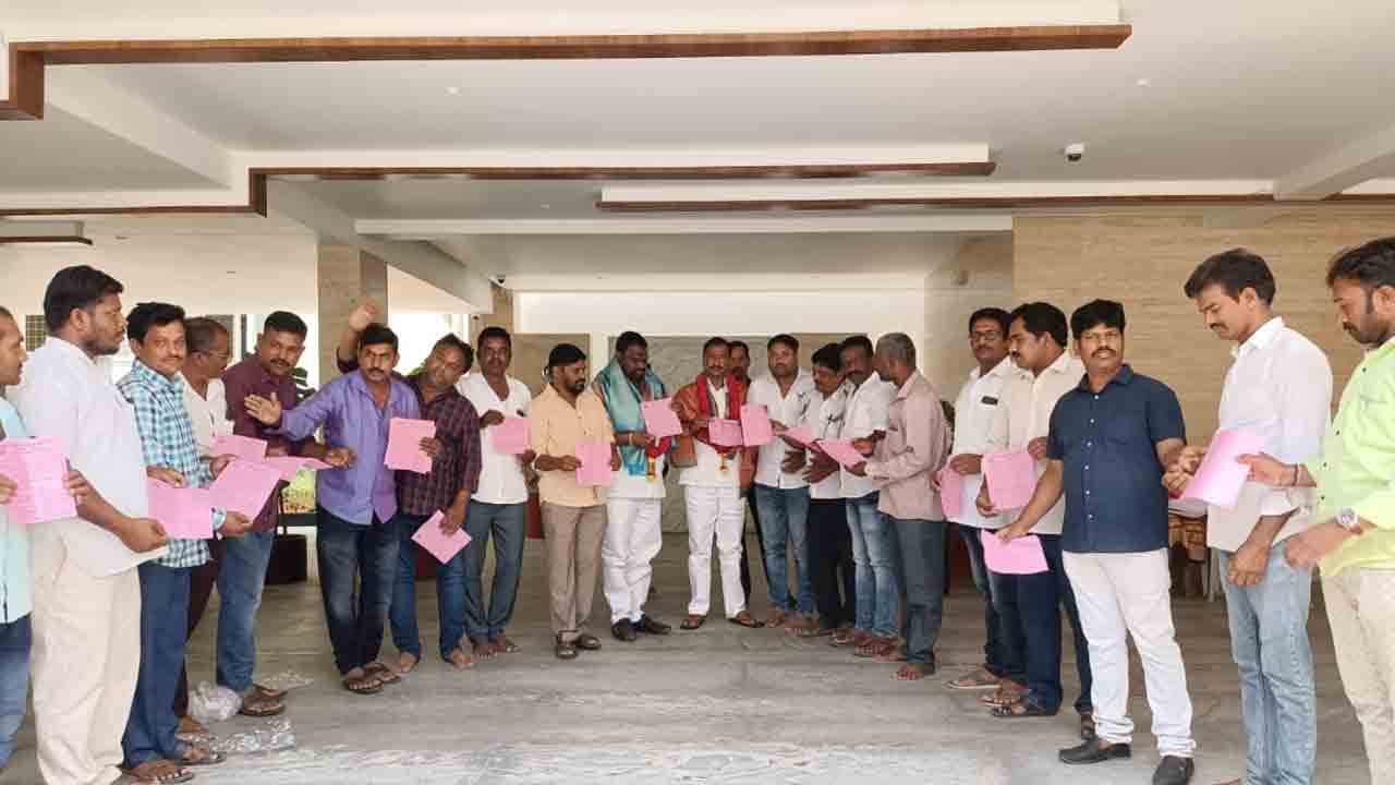 వలస కార్మికుల సమస్యల పరిష్కారానికి కృషి : ఎమ్మెల్యే సుభాష్‌రెడ్డి