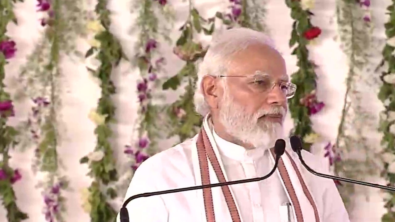 జ‌మ్మూ క‌శ్మీర్‌లో ప్రజాస్వామ్యం అన్ని దిశ‌ల‌కూ వ్యాప్తిచెందింది :  ప్ర‌ధాని మోదీ